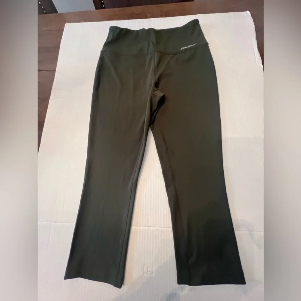 EDDIE BAUER WOMEN’S TIGHT HIGH RISE LEGGINGS. DARK FOREST GREEN SIZE SMALL